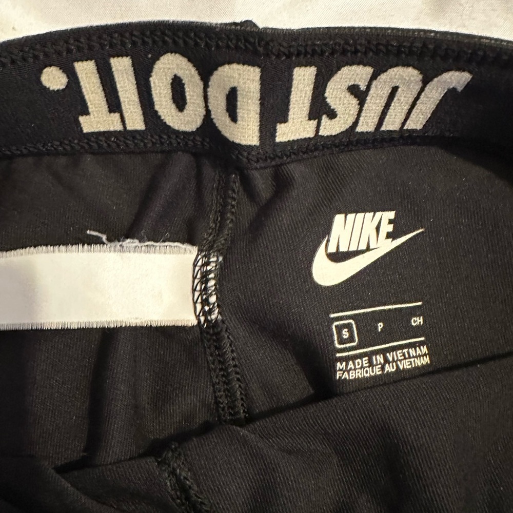 •Nike Leggings